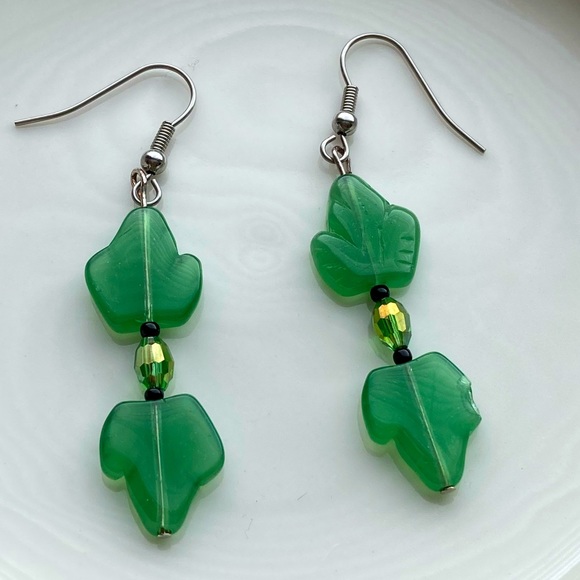 Double Faux Jade Leaf Earrings.... - Picture 1 of 5